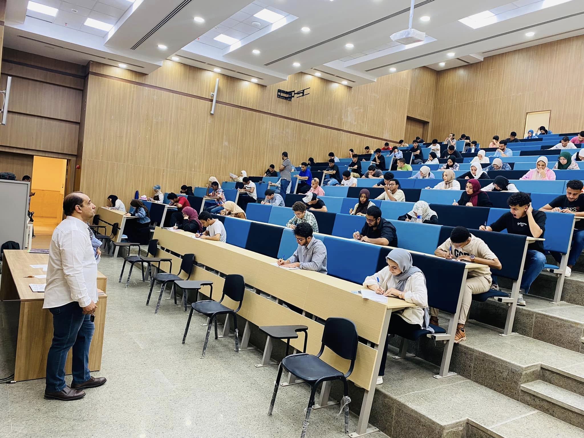 أقسام كلية تكنولوجيا الصناعة والطاقة 6 أكتوبر 2025
